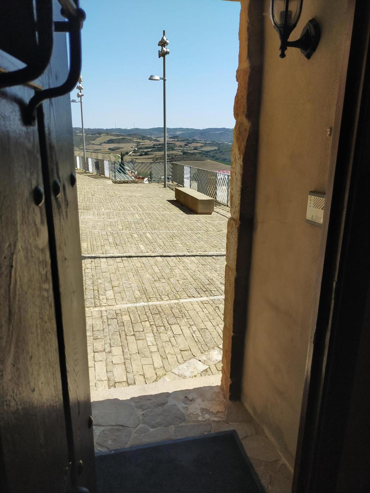 El Diezmo Artajona المظهر الخارجي الصورة